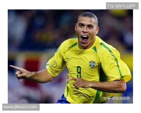 全球足球明星排名前三的传奇球员及其辉煌成就解析